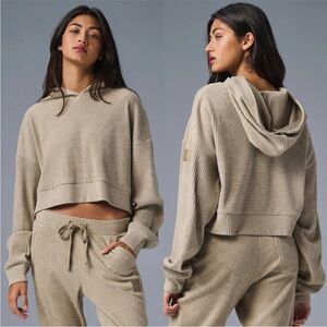 Alo Ribbed Muse Crop Hoodie in Gravel Heather